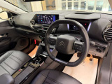 プジョー/シトロエンの正規ディーラーですので納車前の整備、点検はもちろんの事、保証も充実しております。