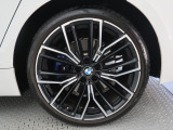 BMWならではの卓越した走りを支えるホイールと足回りです!