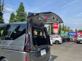 ハーフバックドアで狭い場所でのお荷物の積降に便利です