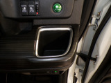 運転席の届きやすいところにドリンクホルダーがついています。視線をそらすことなく手に取れるので運転に集中できて安心ですね。