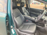 レザーエディションなので革シートを採用!さらには運転席のみ電動シートになっています!