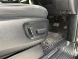 パワーシート搭載。微妙な調整が手軽にでき、ピッタリのポジションで運転することが可能です。