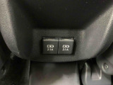 最も気になる室内は、特にこだわってクリーニングしております。マットやシートだけではなく、エアコンの吹き出し口やドアノブの隙間など、様々なブラシや道具を使い分けて、隅々までクリーニングしております。