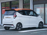 プライバシーガラス 室内の急激な温度変化を和らげ、防犯の観点から車内が見えにくくなっております。