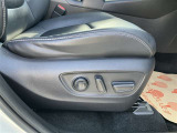 パワーシート搭載。微妙な調整が手軽にでき、最適なポジションで運転することが可能です。