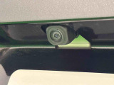 ナビゲーション等を装着した場合にバックするとき後方の安全確認ができるバックカメラが付いてます