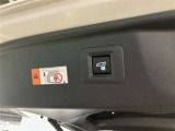 バックドアを上げた状態です。シートを倒せば荷室のスペースが広くなります!用途に合わせて快適な室内を!