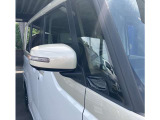 ウィンカー内蔵のドアミラー。対向車からの視認性の向上につながり、安全面がUPします。