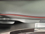 運転席シートにはシート座面の高さを調整するシートリフター機能が付いています。