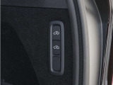 【電子制御エア・サスペンション、FOUR-C】乗車人数や荷物の量にかかわらず地上高を一定に保つ4輪エアサスペンションは、さまざまな走行条件に対応できる車高調整機能が特徴です。