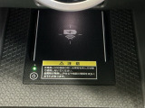 ワイヤレス充電器ついてます!スマートフォンを置くだけで充電可能。ケーブルをつなぐ煩わしさがありません。