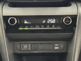 オートエアコンで車内も快適です。冬や雨の日の室内の結露防止等コンディションに加えて、冷え過ぎ、暖め過ぎに因る燃費を悪化を防ぎます。一度、温度を設定すれば自動的に過ごし易い温度に調整してくれますよ。