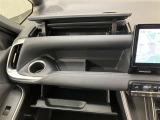 取り出しやすく、しまいやすい収納スペースが満載です。ティッシュやペットボトル等、用途に合わせた収納が可能ですので、使い方はあなた次第!