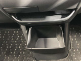 【インストセンターロアボックス】CDなどが収納できる格納式のボックス!