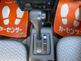シフトレバーです。操作しやすく使いやすくなっています