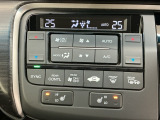 Wエアコン付きです!運転席・助手席それぞれ快適な車内でお過ごしいただけます。寒い時期には嬉しいシートヒーター付きです!