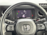 マルチインフォメーションディスプレイです。燃費や走行距離が分かり、半ドアなど車に異常がある際に警告してくれます。