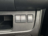 運転席からでもボタンひとつで後席ドアを開ける事が可能!