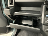 安全・安心な走行のために、納車前にダイハツのクルマを知り尽くしたエキスパートが基本性能に関わる機能や状態を徹底的に点検。消耗部品の交換など法定12ヶ月点検相当の点検・整備を実施しております。