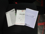車両の取扱説明書とメンテナンスノートが付属です。