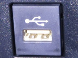 USB端子を装備しております。