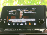 停車時にTV視聴が可能です。お子様連れのご家族には、移動中の暇つぶしに最適です。安全のため、走行中の視聴はご遠慮ください。