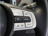 ◆アダプティブクルーズコントロール◆予め設定した車速内でクルマが自動的に加減速。前走車との適切な車間距離を維持しながら追従走行します。【LKAS】車線維持支援システムでステアリング操作を支援。