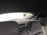 リア側ドライブレコーダー。運転中の映像・音声などを記録して、交通事故やトラブルが起きた時の正確な状況把握に役立つドライブレコーダーが装着されています。