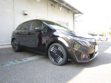 軽快なボディラインと取り回しやすいサイズ感が魅力。街中でも気軽に運転できます。