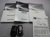 取説・メンテナンスノート・スマートキーの3点セットです。