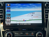 目的地までのルートを鮮明に表示。運転中のナビゲーションをサポートし、安全なドライブを演出します。スムーズな操作で、快適なカーライフをサポート。