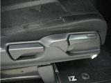 ◆シートハイトアジャスター◆運転席を上下に高さ調節ができます!運転ポジションを体格に合わせてシート調整できます。