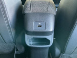 後席にも充電用USBポートあります。