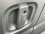 【両側電動スライドドア】便利な両側電動スライドドアです。インテリジェントキーや運転席のスイッチでドアの開閉が出来るので、とても便利な装備です♪
