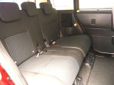 ゆとりのある2列目シートです。両側が電動のスライドドアとなっているので、狭い駐車スペースでも乗り降りラクラクです!