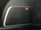 高機能サウンドシステム。車内に臨場感ある音楽空間を生み出します。