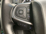 運転中、オーディオの操作をしてて、ハッとしたことはありませんか?ステアリングスイッチは、運転中でもハンドルでオーディオの操作が可能です。安全なドライブをサポートします。