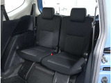 サードシートは便利な5:5分割可倒式シートです。収納と乗車人数のバランスに優れています♪荷物の大きさに応じたラゲージスペースをフレキシブルに作り出せるので、シーンに応じた使い方ができます♪