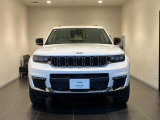 【フロントグリル】7スロットルグリルはJeep伝統の証です。SUVのみにこだわり続けている伝統あるJeep車へお乗り頂いてみてはいかがですか?