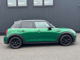 MINI正規ディーラーならではの品質の高い認定中古車を常時20台以上展示しております。