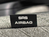 車両側方からの衝撃を緩和するSRSサイドエアバッグ(運転席/助手席)に加えて,SRSカーテンシールドエアバックも標準装備