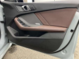 車の乗り降りの際に必ず触るドアハンドルです。使用感が気になる方はお気軽にお申し付けくださいませ。