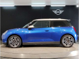 BMW認定中古車は100項目の箇所を徹底的にチェック致します。機械的な箇所や電気系、コンピューターなどを詳細に点検。交換基準に達した部品は整備した後にご納車致します。