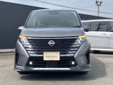 正面◆LEDヘッドライト☆フォグランプ付き☆ハロゲンランプの約2倍の光量で明るく遠くを照らし、夜間走行時の視認性を高めます!さらに、長寿命や省電力、スタイリッシュな印象も際立たせます。