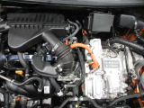 ё-POWERはエンジンを発電専用にしてエンジンの作動時間を短縮。さらにごくわずかな減速でも回生エネルギーがとれるよう設定してあらゆる走りのシ-ンで優れた燃費性能を発揮します。