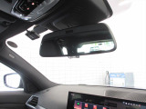 BMWのほぼすべてのモデルで、ETC2.0(DSRC対応)のETC車載器がルームミラーにスマートに内蔵されています。