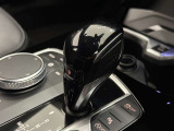 8速ステップトロニック付AT I-driveコントローラーでモニター部分を操作します。直感的に使用することが可能です。