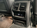 エアコンは運転席、助手席で温度を変えることが出来ます。それぞれの温度で快適なドライブをお楽しみください♪
