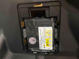 車載工具のジャッキ・タイヤレンチ・牽引フックは助手席の下,ラゲージ下にパンク応急修理キットが収納されています。