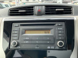 シンプルで操作しやすいCDチューナー、FM/AMラジオ、CD再生、AUX(外部入力)端子付きです。